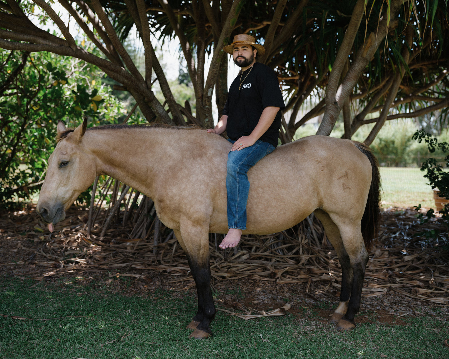 LEI PIKO T-SHIRT (BLACK)